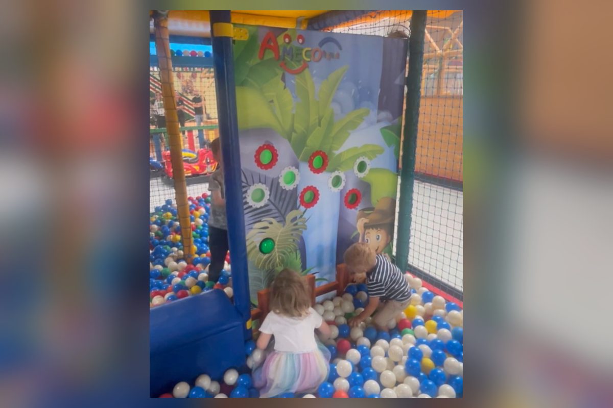 Ball-Wasserfall im Indoorspielplatz Friedolins Spielparadies in Edewecht