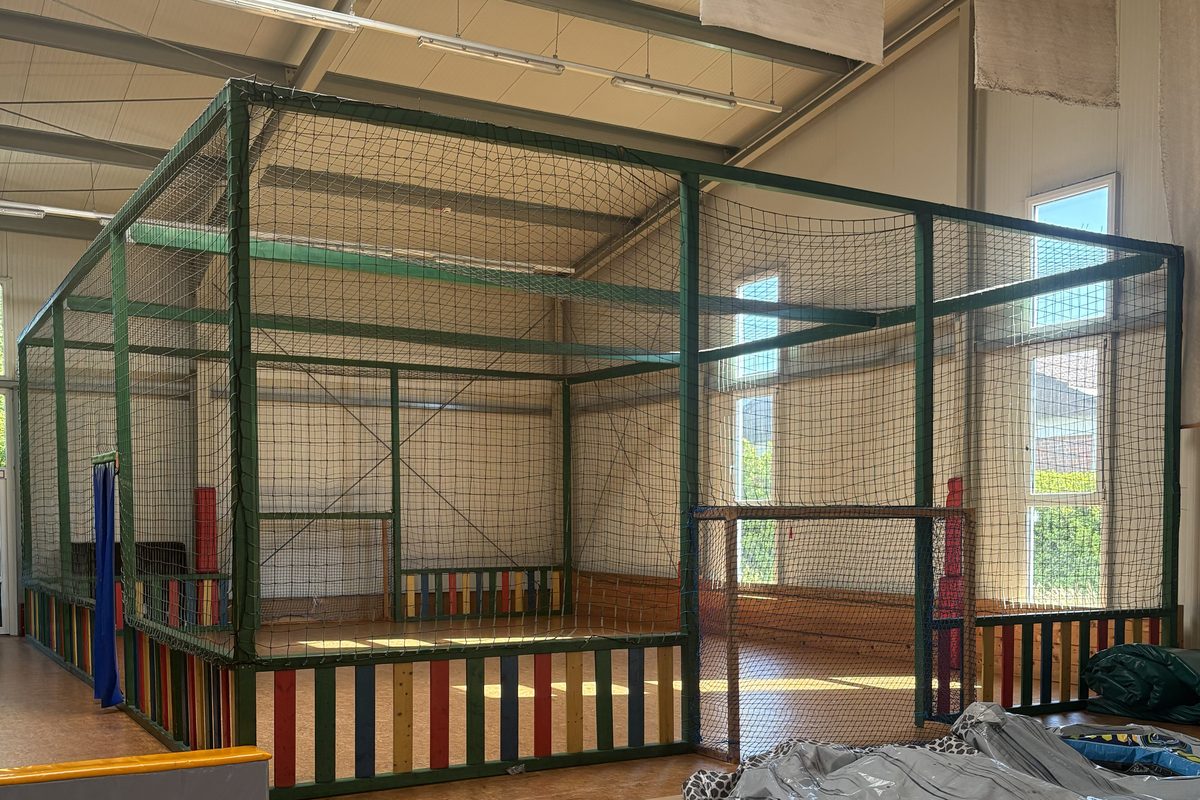 Fu&szlig;ballplatz im Indoorspielplatz Friedolins Spielparadies in Edewecht