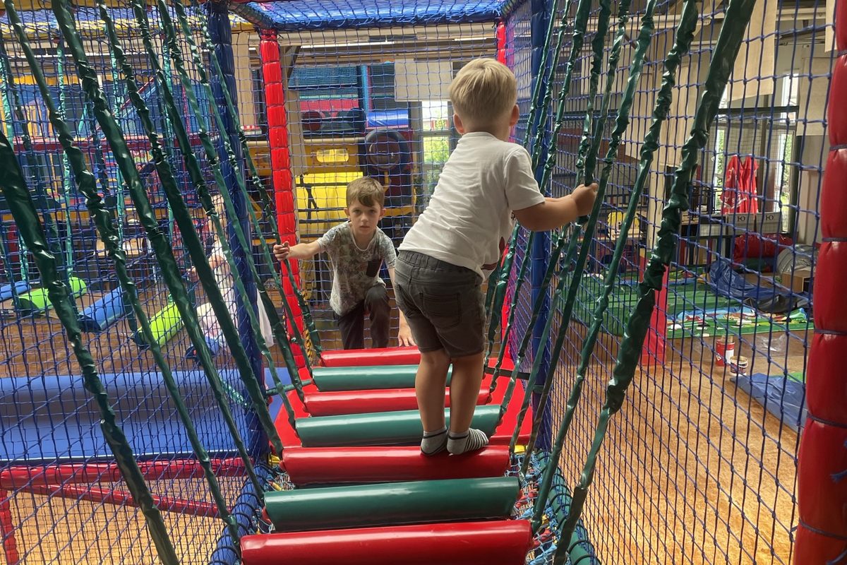 Niedrigseilgarten im Indoorspielplatz Friedolins Spielparadies in Edewecht